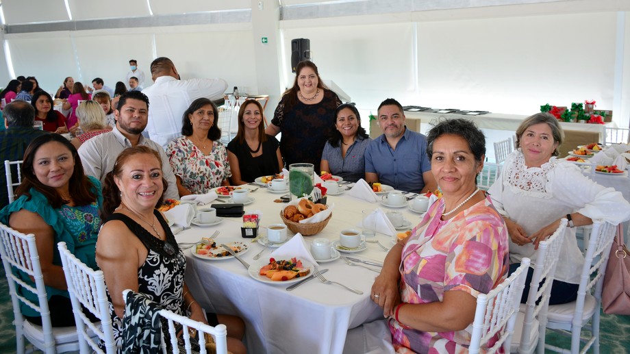 Festeja la Unicaribe a sus docentes  mejorando sus condiciones laborales