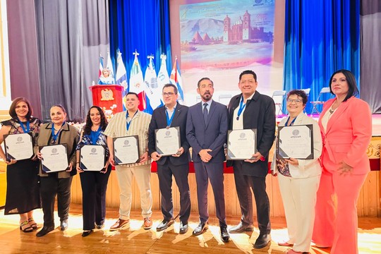 Reconoce AMESTUR la excelencia académica de profesores-investigadores de la Unicaribe